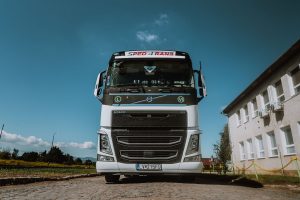 Volvo FH VTA3T s návesom LV141YT